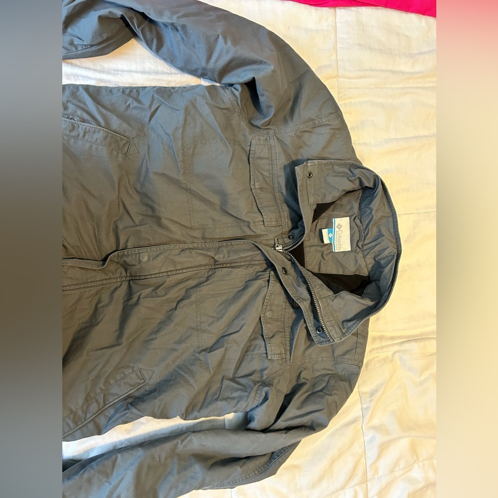 Men’s Columbia jacket.